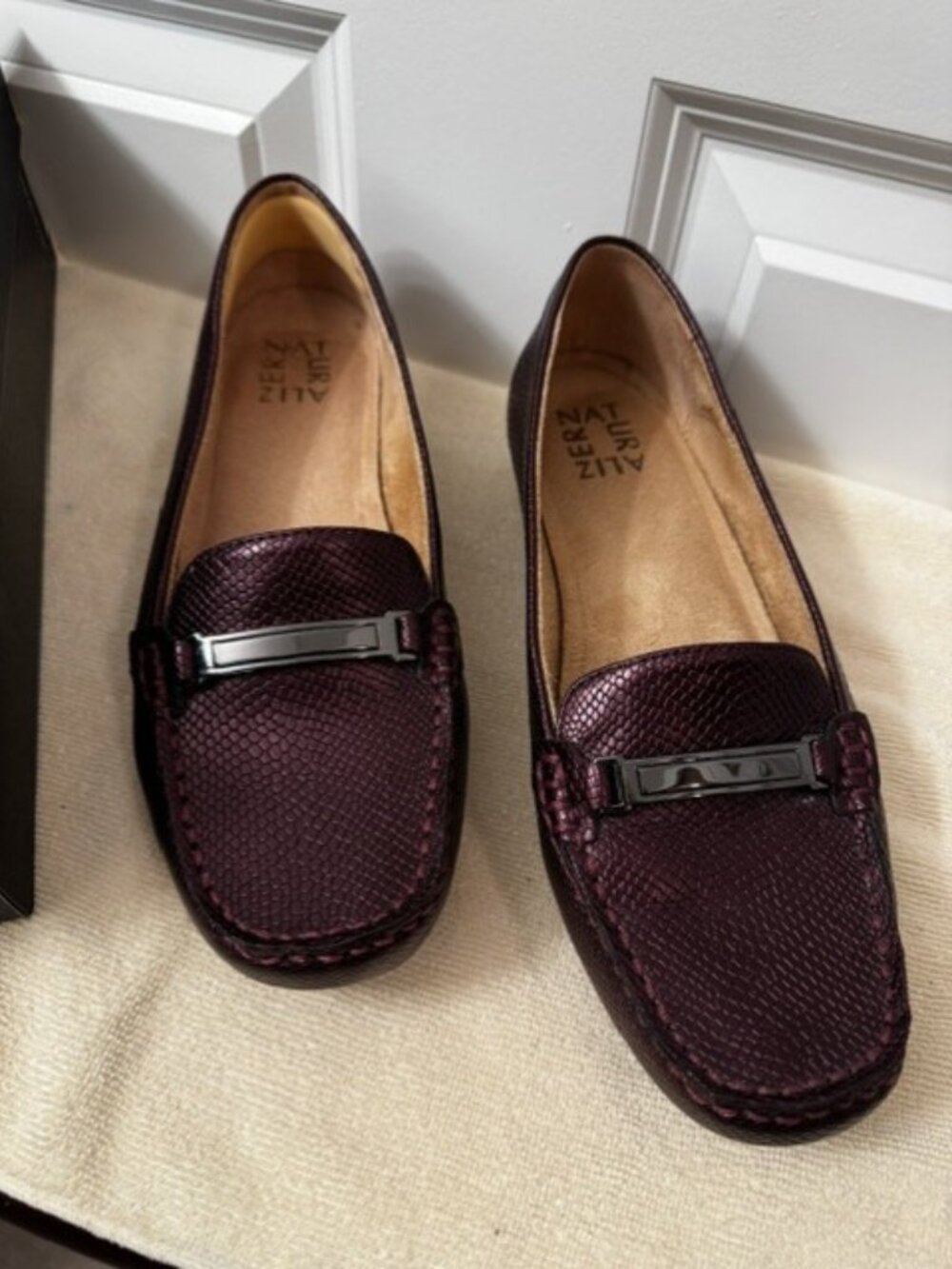 Naturalizer Loafer Style Shoes (Size 7.5W)